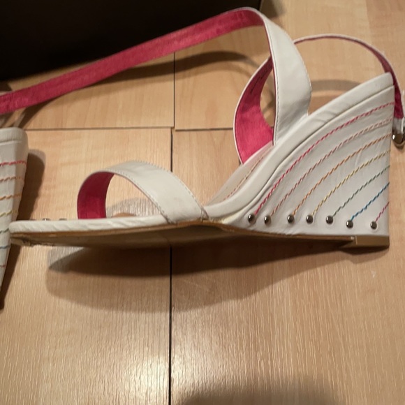 White Wedge Leather Sandals by NaNa size 7M - Picture 11 of 11